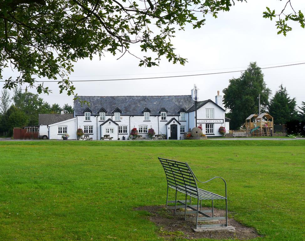 Garway Moon Inn Екстериор снимка
