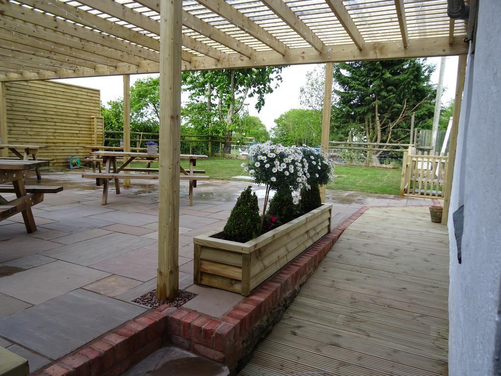 Garway Moon Inn Екстериор снимка